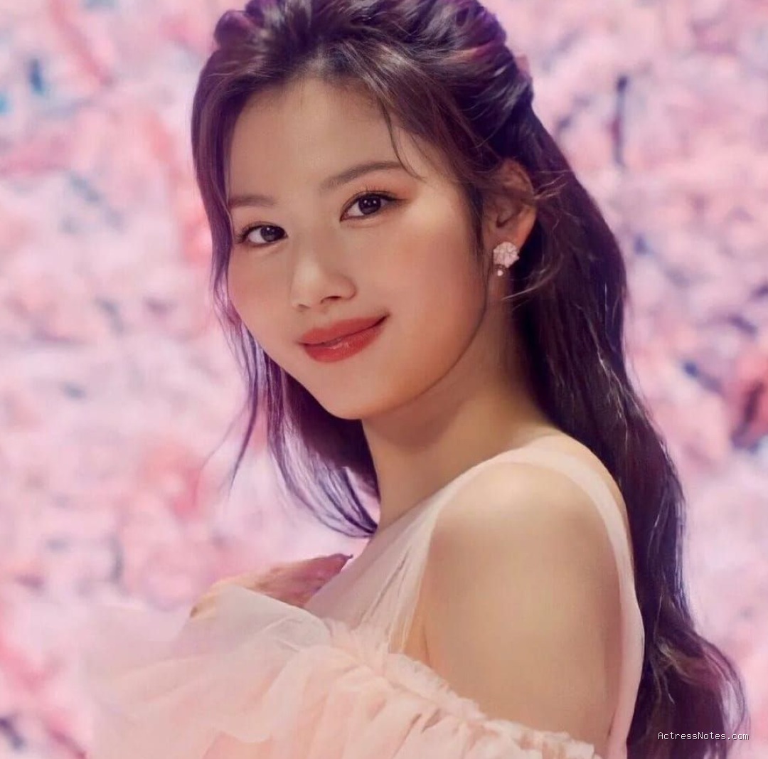 Biodata Sana Twice: Agama, Keluarga, Pacar, Fakta dan Karir