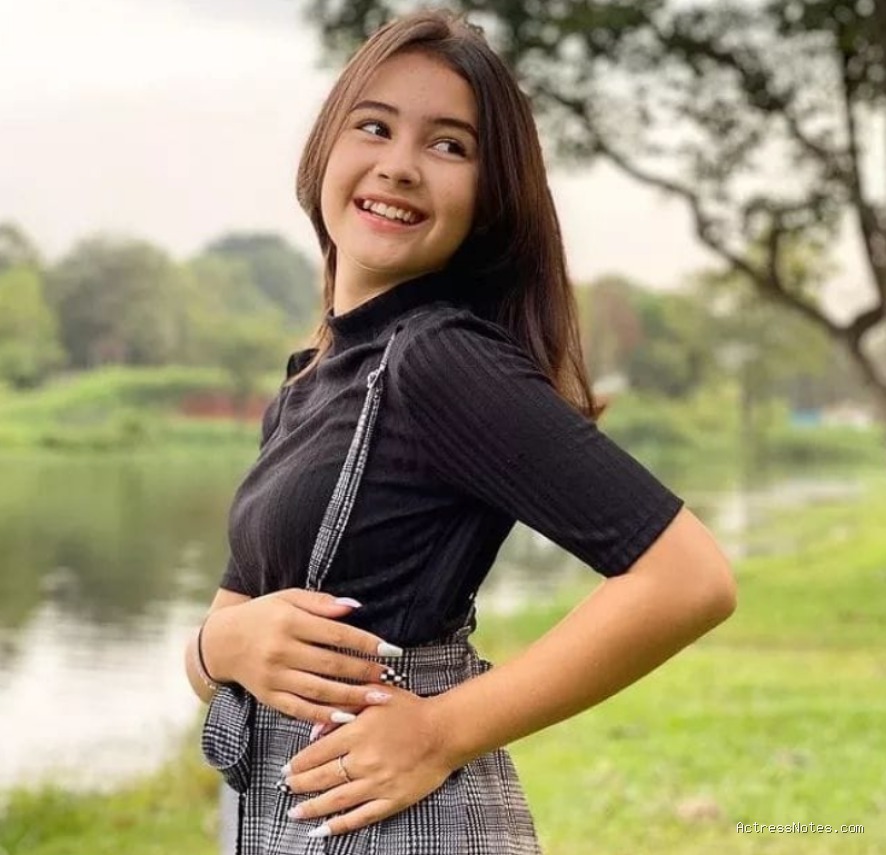 Biodata Sandrinna Michelle: Agama, Keluarga, Pacar, Fakta dan Karir