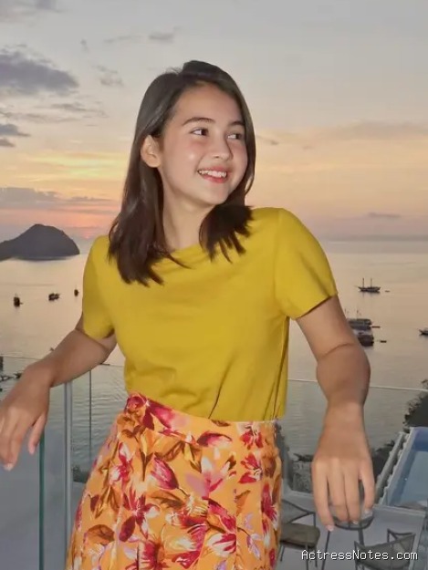 Biodata Sandrinna Michelle: Agama, Keluarga, Pacar, Fakta dan Karir