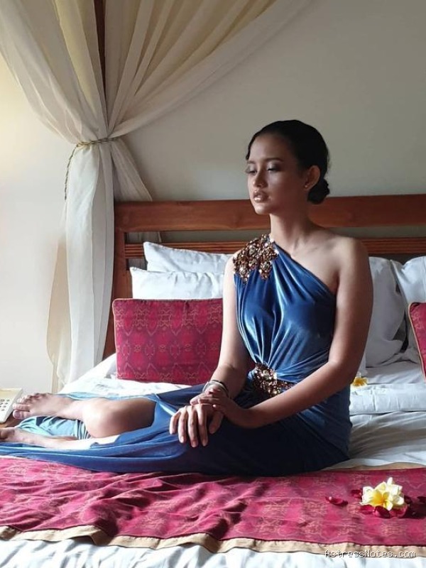 Sarah Menzel: Agama, Keluarga, Pacar, Fakta & Karir Terungkap