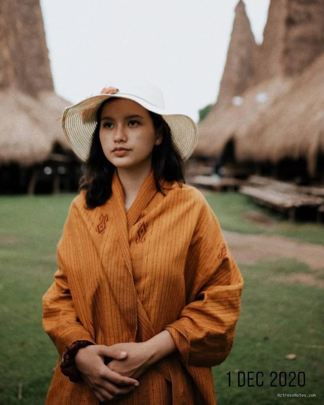 Biodata Sarah Menzel: Agama, Keluarga, Pacar, Fakta dan Karir