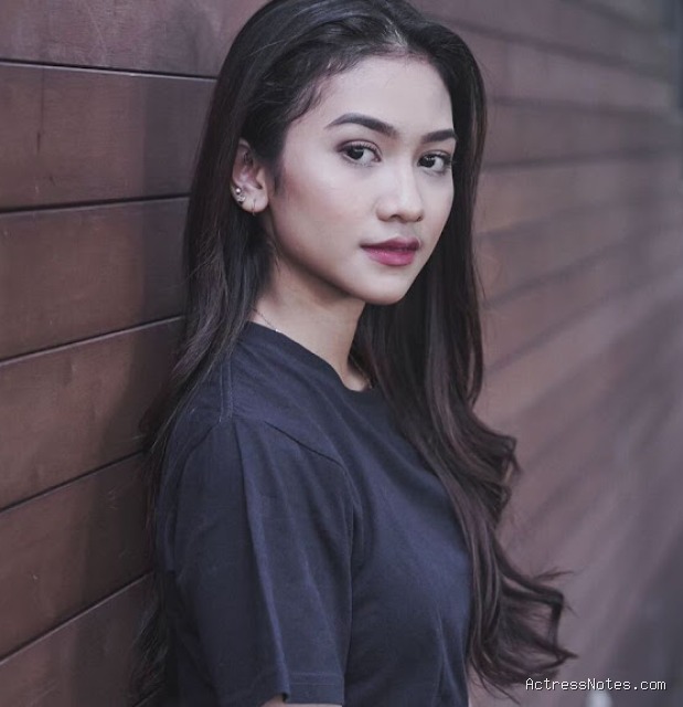 Biodata Sarah Tuff: Agama, Keluarga, Pacar, Fakta dan Karir