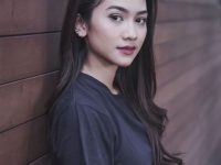 Sarah Tuff: Agama, Keluarga, Pacar, Fakta & Karir Lengkap