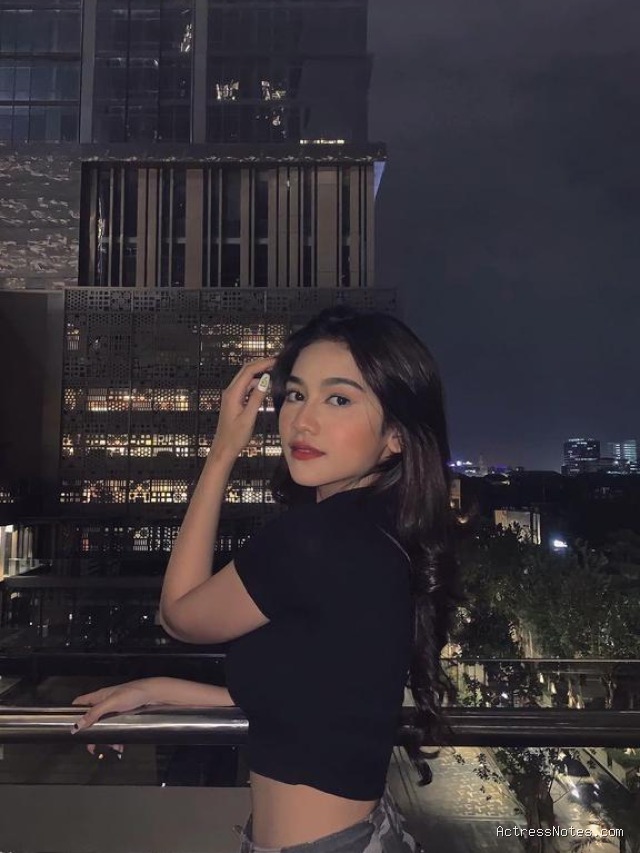 Biodata Sarah Tuff: Agama, Keluarga, Pacar, Fakta dan Karir