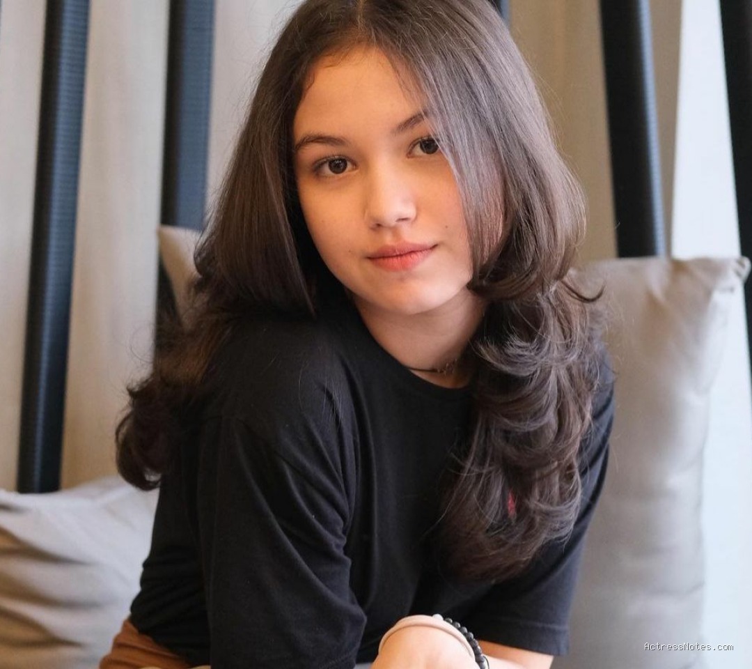 Biodata Saskia Chadwick: Agama, Keluarga, Pacar, Fakta dan Karir