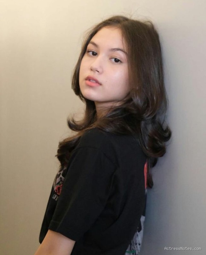 Biodata Saskia Chadwick: Agama, Keluarga, Pacar, Fakta dan Karir Biodata Saskia Chadwick: Agama, Keluarga, Pacar, Fakta dan Karir
