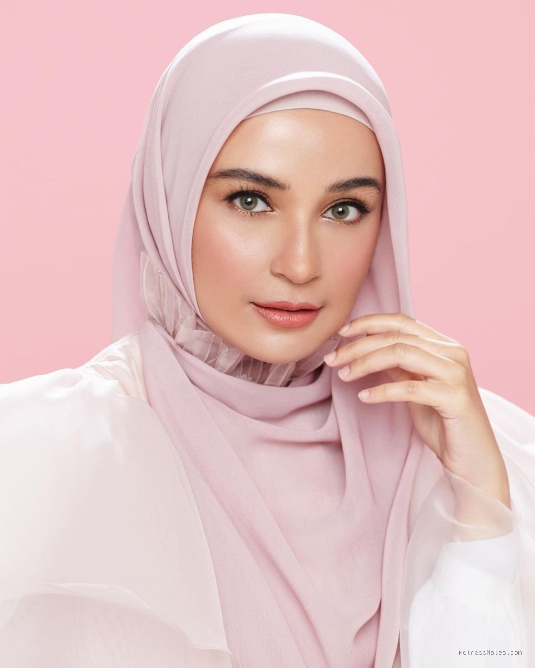 Biodata Shireen Sungkar: Agama, Keluarga, Pacar, Fakta dan Karir