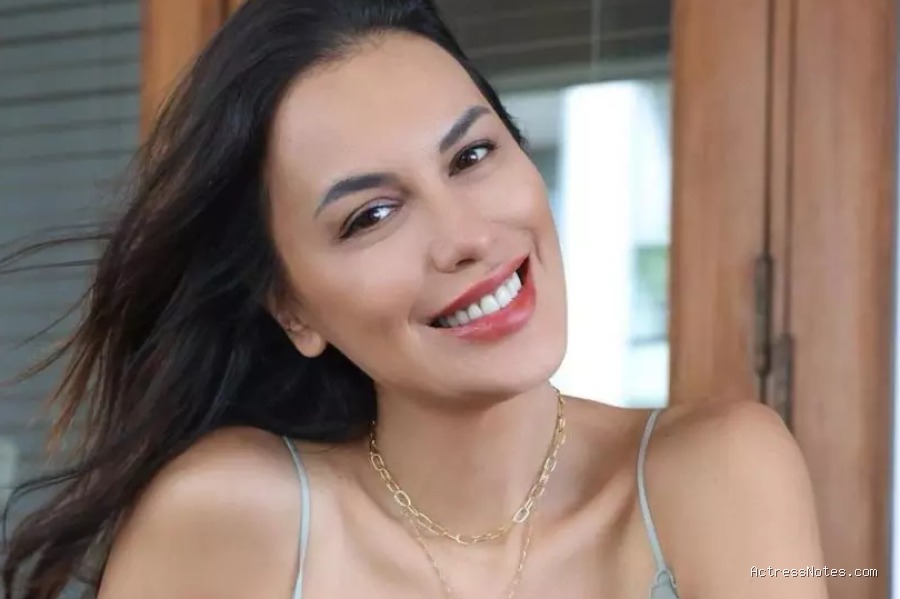 Biodata Sophia Latjuba: Agama, Keluarga, Pacar, Fakta dan Karir