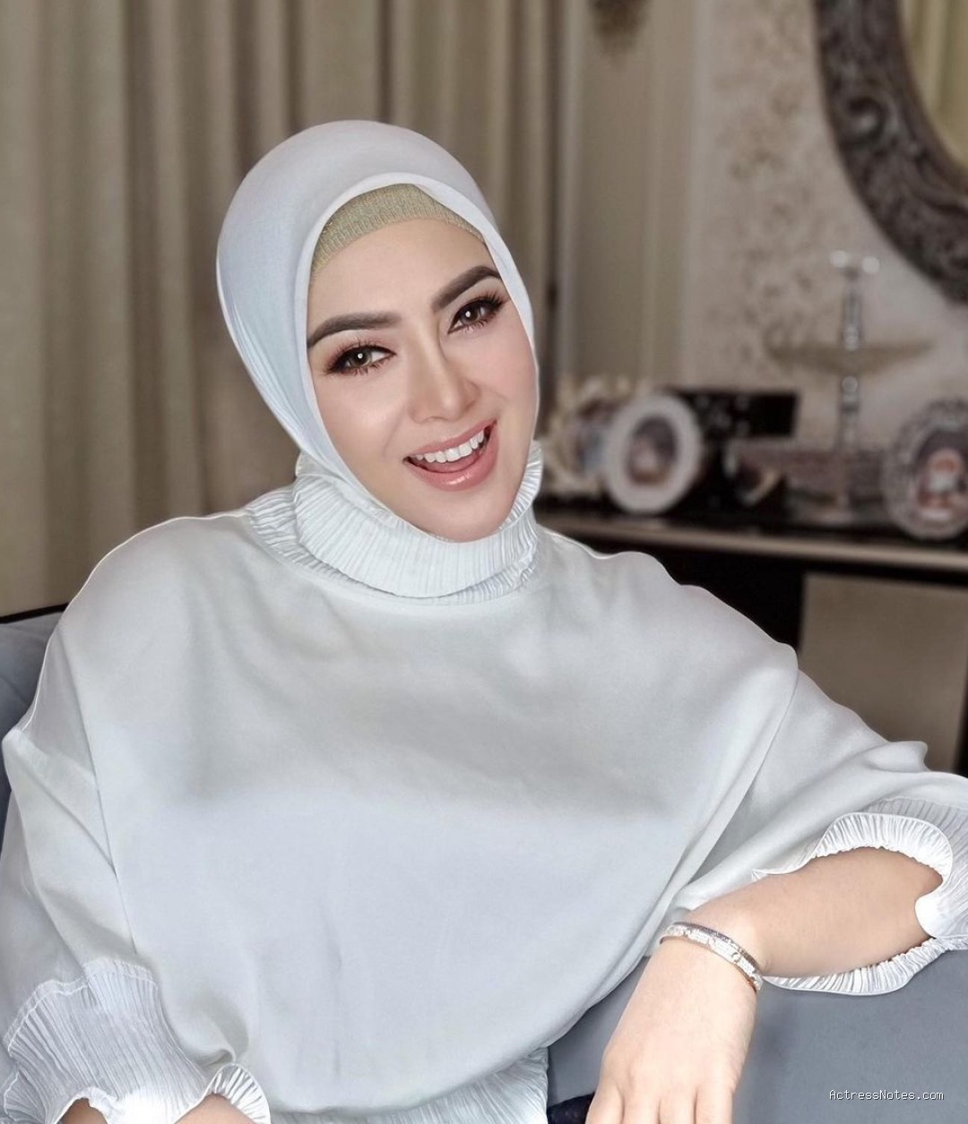 Biodata Syahrini: Agama, Keluarga, Pacar, Fakta dan Karir