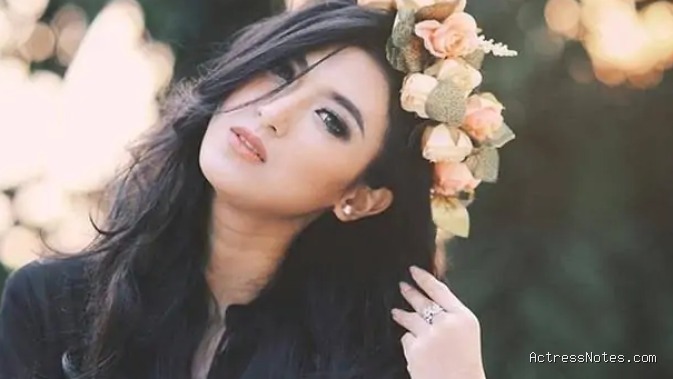 Sylvia Fully: Agama, Keluarga, Pacar, Fakta & Karir Lengkap