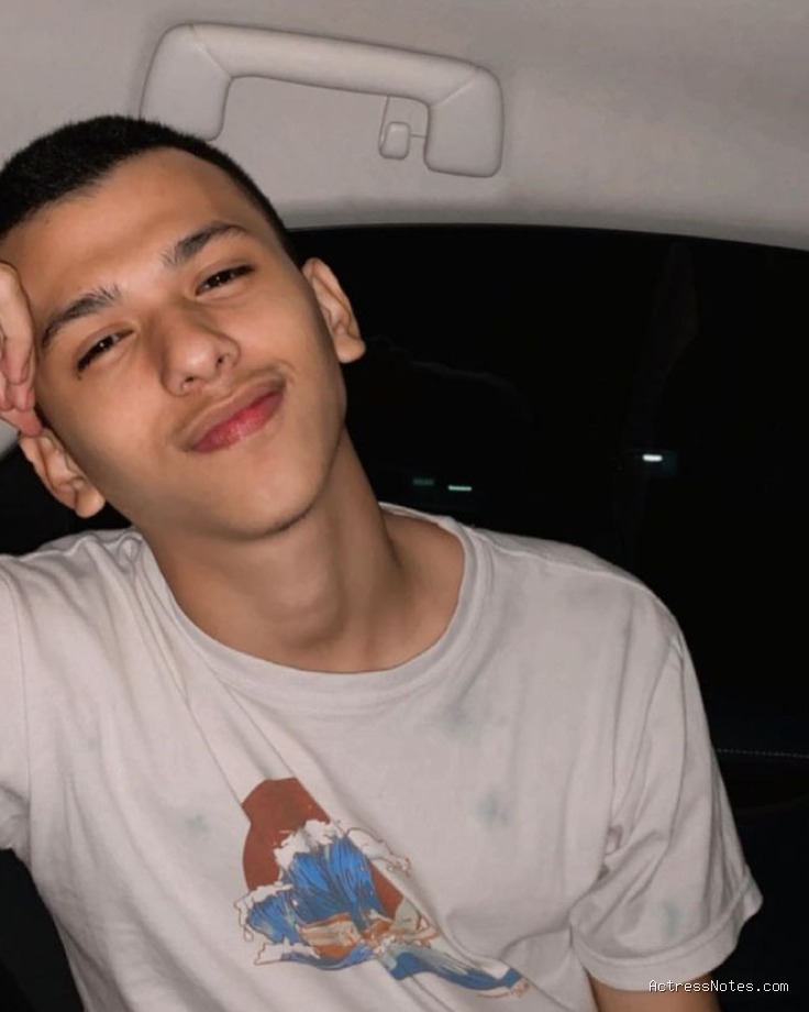 Taha Tolu: Agama, Keluarga, Pacar, Fakta & Karir Lengkap