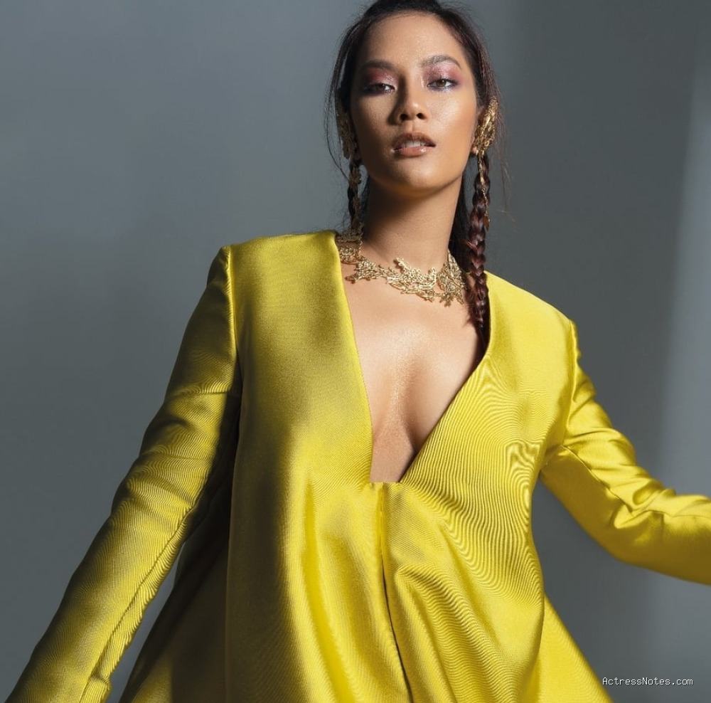 Biodata Tara Basro: Agama, Keluarga, Pacar, Fakta dan Karir