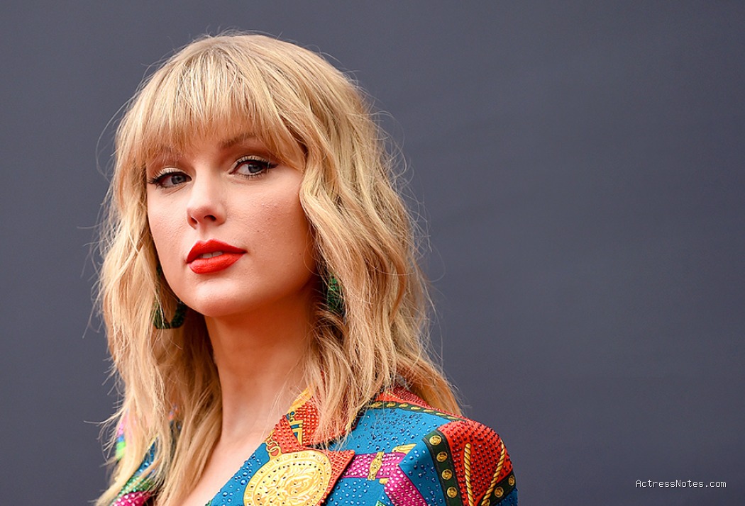 Biodata Taylor Swift: Agama, Keluarga, Pacar, Fakta dan Karir Biodata Taylor Swift: Agama, Keluarga, Pacar, Fakta dan Karir