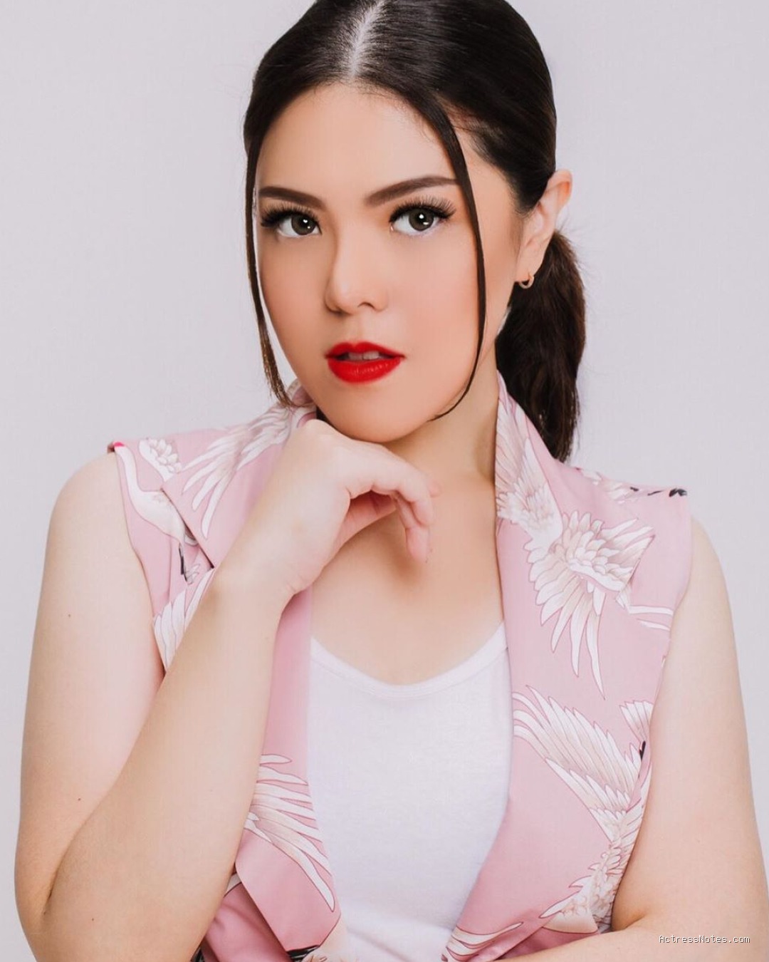 Biodata Tina Toon: Agama, Keluarga, Pacar, Fakta dan Karir