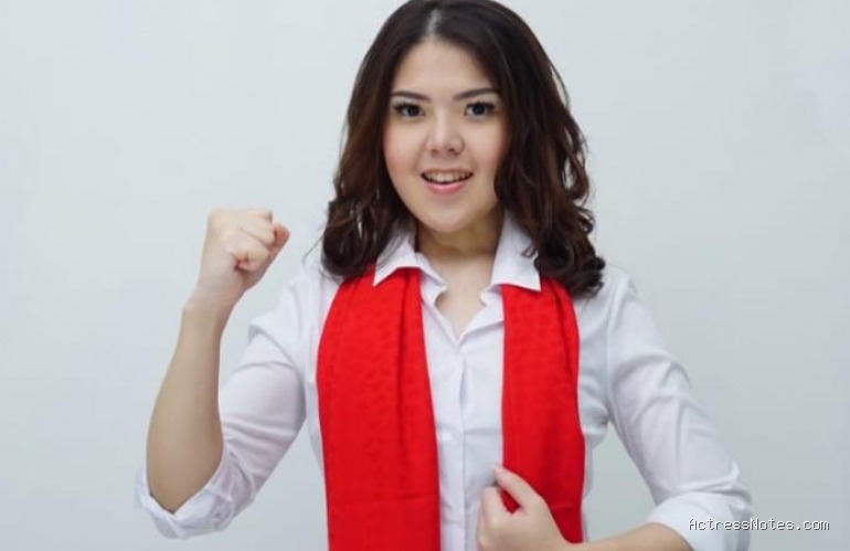 Biodata Tina Toon: Agama, Keluarga, Pacar, Fakta dan Karir