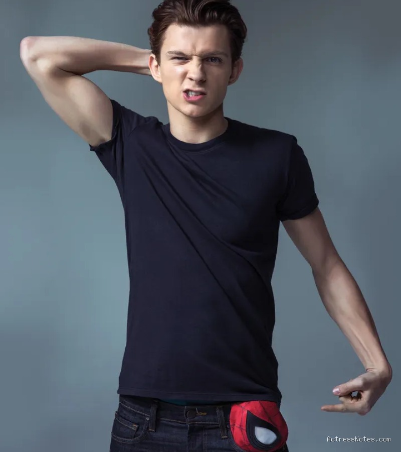 Biodata Tom Holland: Agama, Keluarga, Pacar, Fakta dan Karir