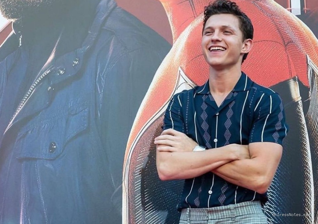 Biodata Tom Holland: Agama, Keluarga, Pacar, Fakta dan Karir