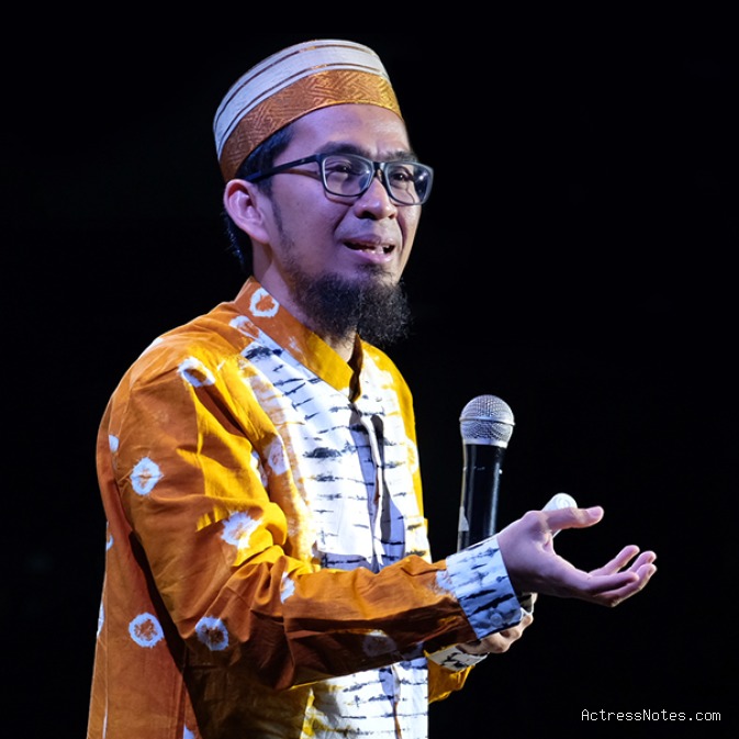 Biodata Ustadz Adi Hidayat: Agama, Keluarga, Pasangan, Fakta dan Karir