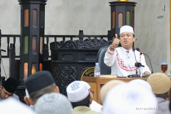 Biodata Ustadz Das'ad Latif: Agama, Keluarga, Pasangan, Fakta dan Karir