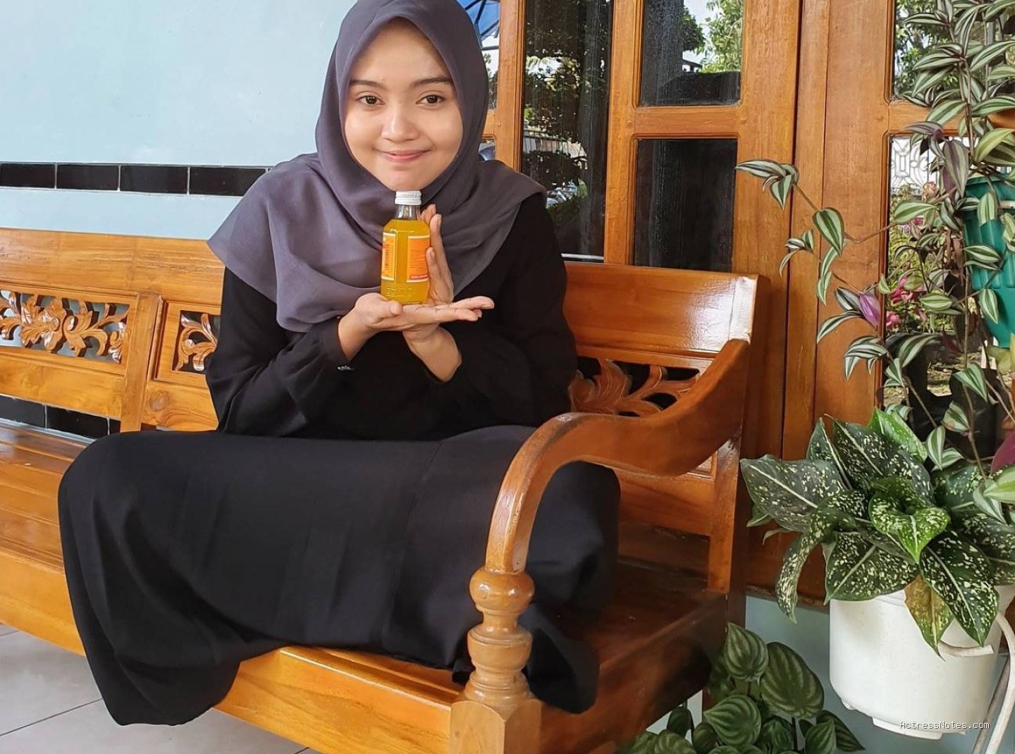 Biodata Ustadzah Mumpuni: Agama, Keluarga, Pasangan, Fakta dan Karir