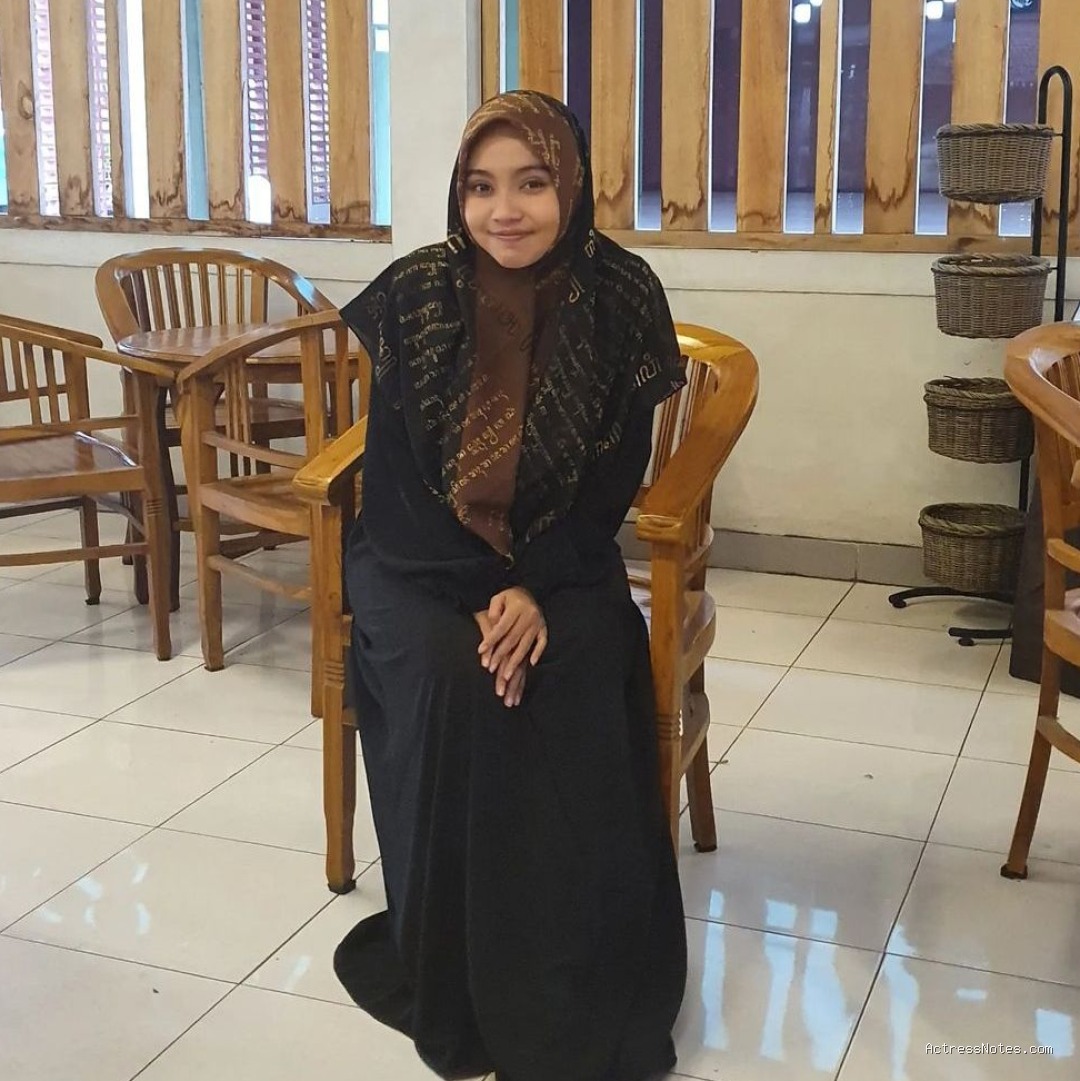 Biodata Ustadzah Mumpuni: Agama, Keluarga, Pasangan, Fakta dan Karir