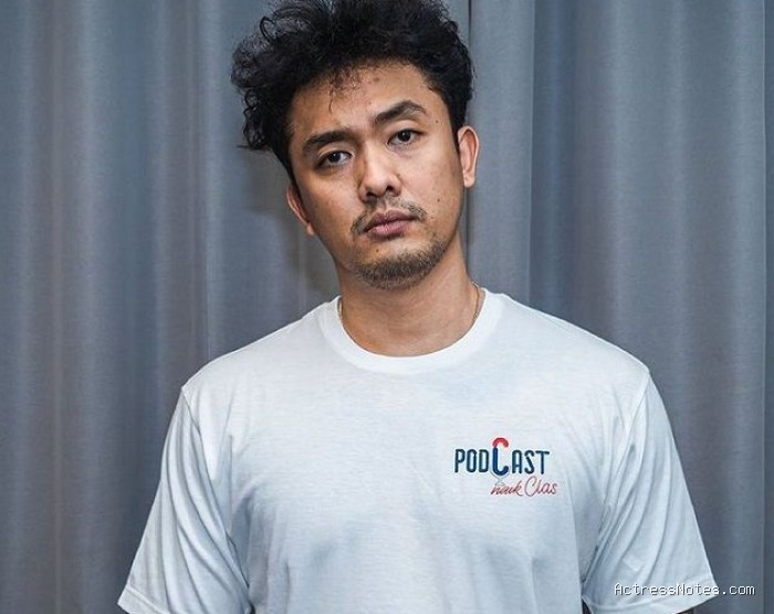 Biodata Uus: Agama, Keluarga, Pacar, Fakta dan Karir