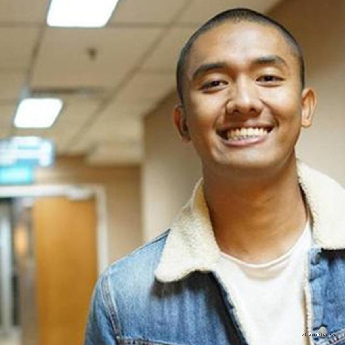 Biodata Uus: Agama, Keluarga, Pacar, Fakta dan Karir