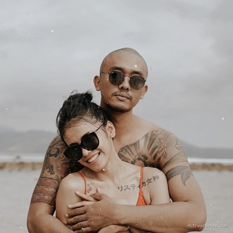 Biodata Uus: Agama, Keluarga, Pacar, Fakta dan Karir