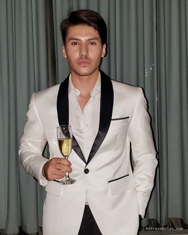 Biodata Valentino Peter: Agama, Keluarga, Pacar, Fakta dan Karir