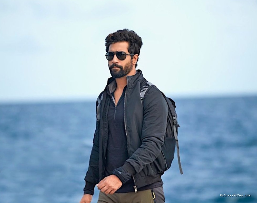 Biodata Vicky Kaushal: Agama, Keluarga, Pacar, Fakta dan Karir