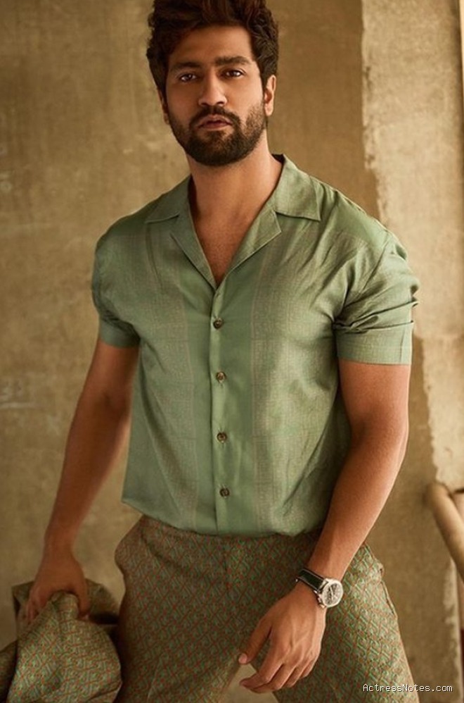 Biodata Vicky Kaushal: Agama, Keluarga, Pacar, Fakta dan Karir