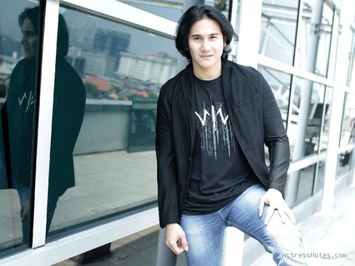 Biodata Vino G Bastian: Agama, Keluarga, Pacar, Fakta dan Karir