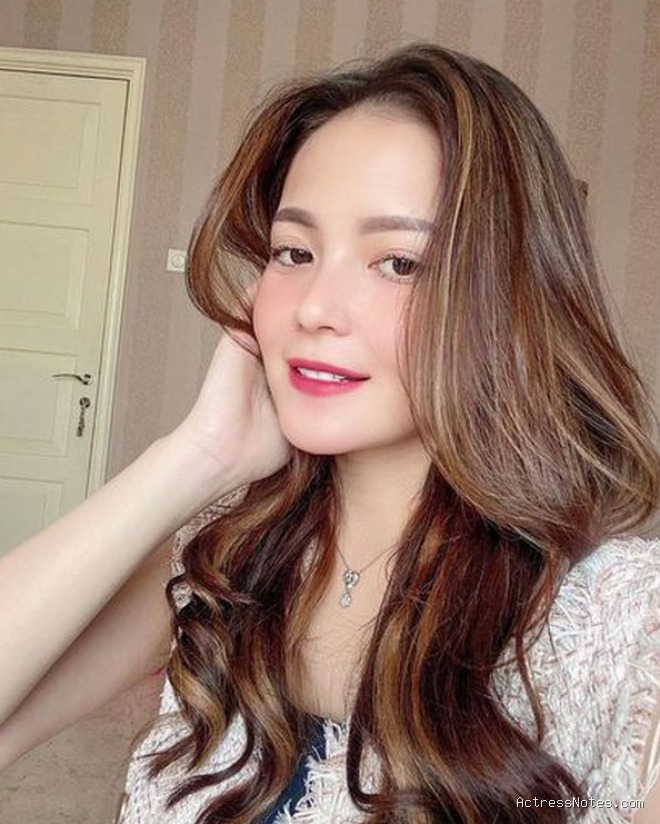 Voke Victoria: Agama, Keluarga, Pacar, Fakta & Karir Lengkap