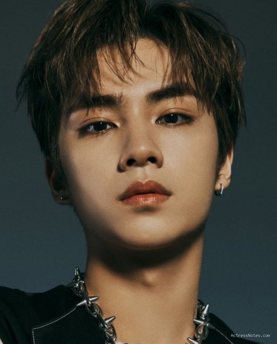 Biodata Xiao Jun: Agama, Keluarga, Pacar, Fakta dan Karir