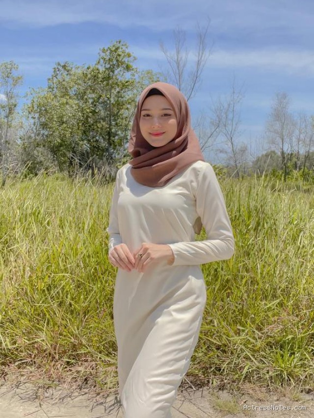 Biodata Yasmine Ow: Agama, Keluarga, Pacar, Fakta dan Karir