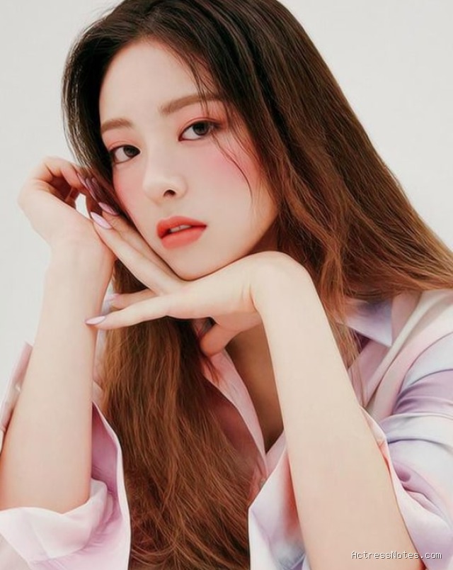 Biodata Yuna Itzy: Agama, Keluarga, Pacar, Fakta dan Karir