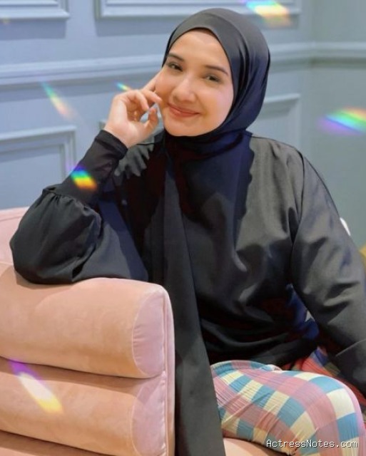 Biodata Zaskia Sungkar: Agama, Keluarga, Pacar, Fakta dan Karir