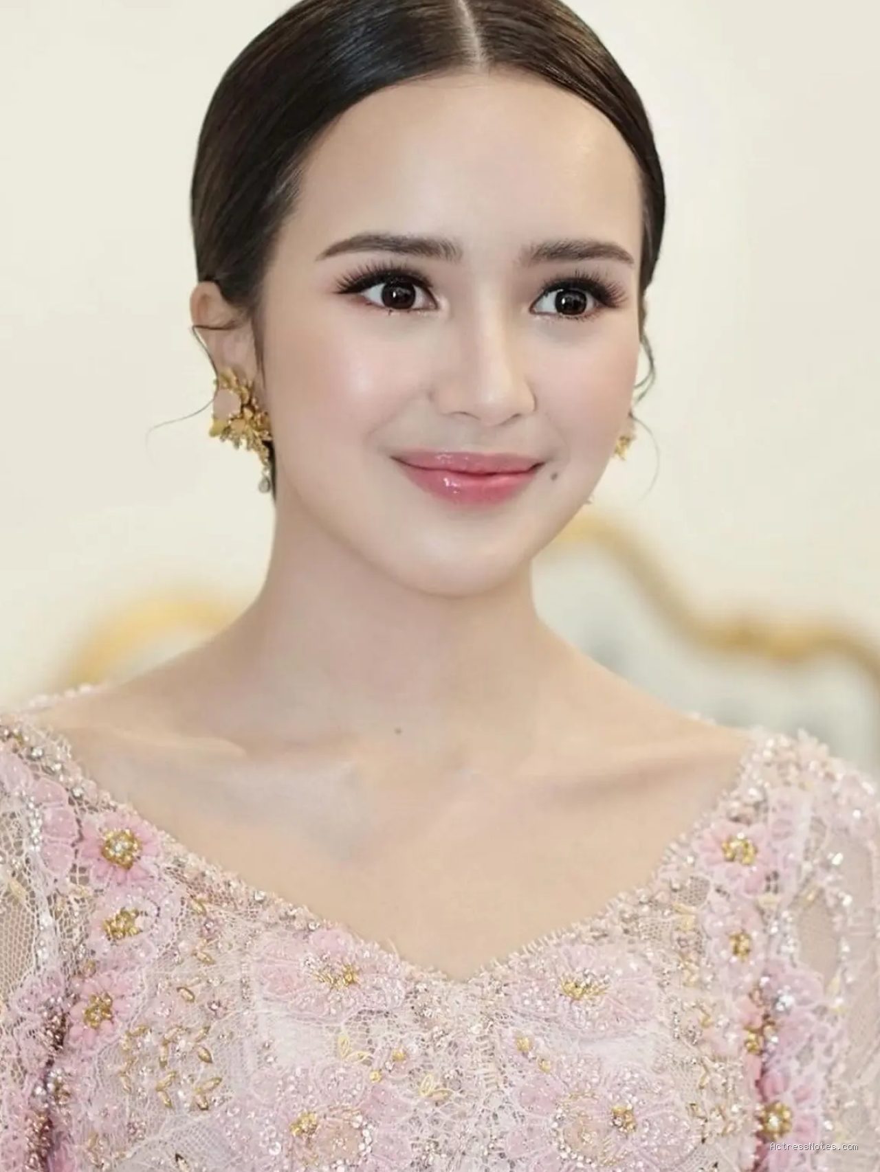 Photo by liputan6.com - Profil dan Perjalanan Karier Beby Tsabina hingga Kuliah di Luar Negeri