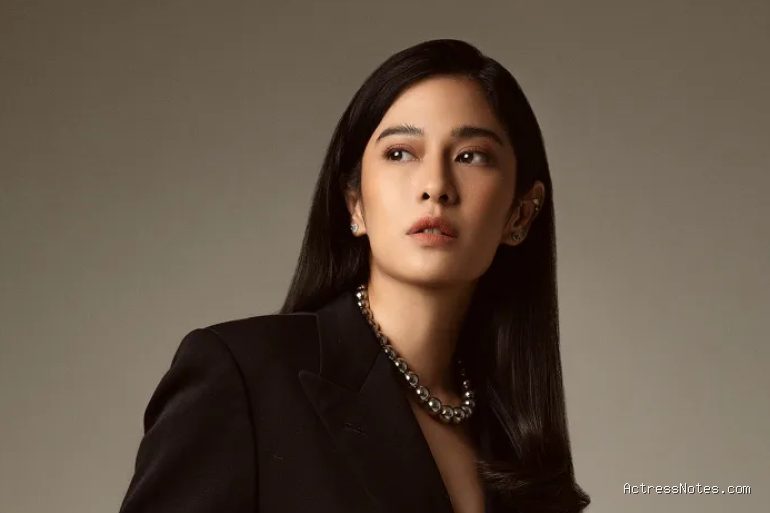 Profil Dian Sastrowardoyo: Perjalanan Karier, Film, dan Prestasi