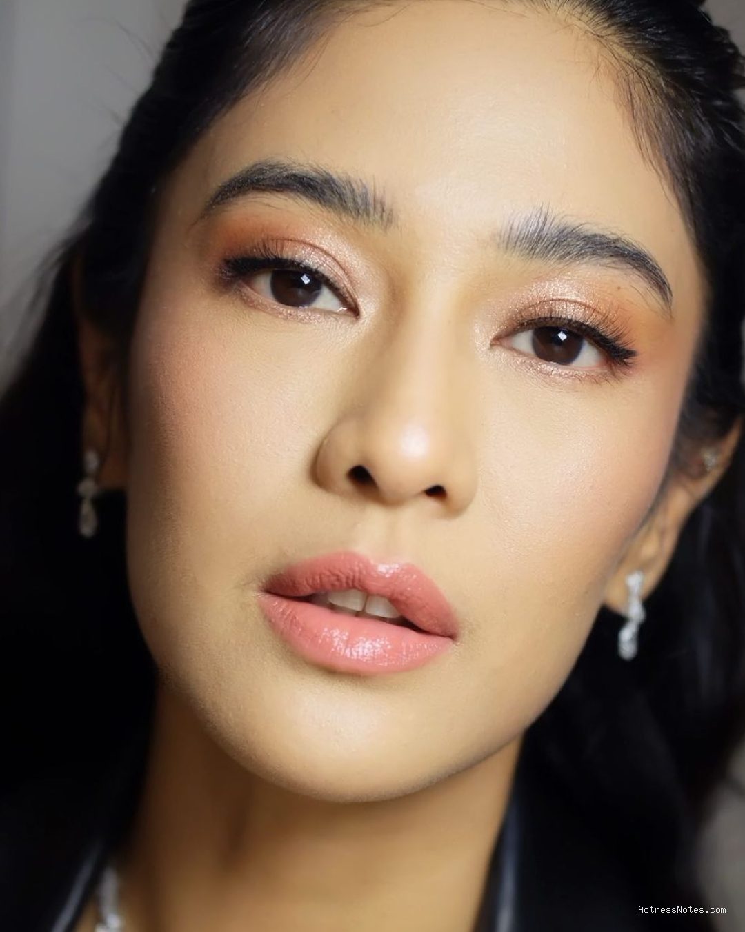 Photo by editorial.femaledaily.com - Profil Dian Sastrowardoyo: Perjalanan Karier, Film, dan Prestasi
