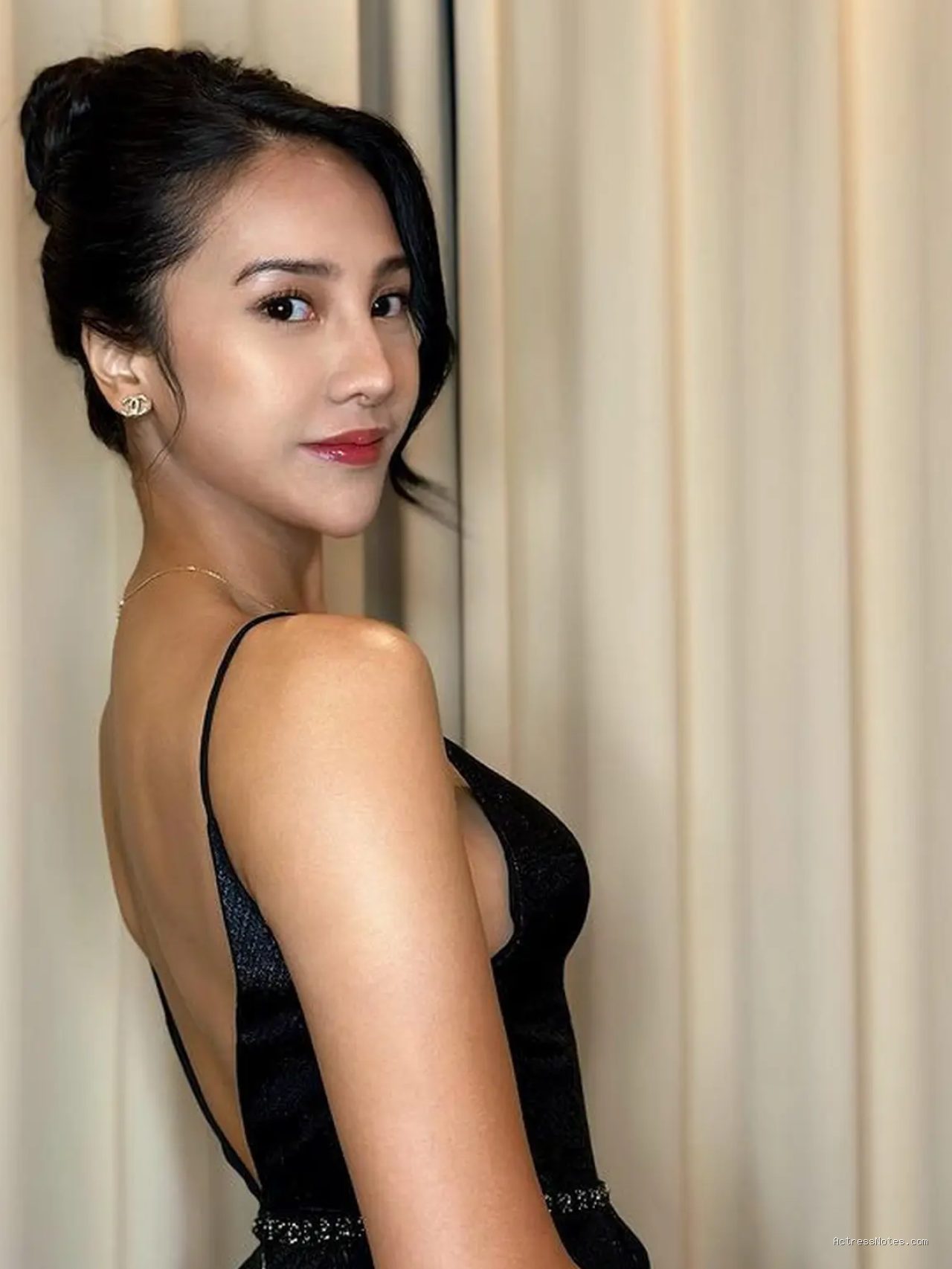 Profil Lengkap Anya Geraldine: Biodata, Agama, dan Karier Akting