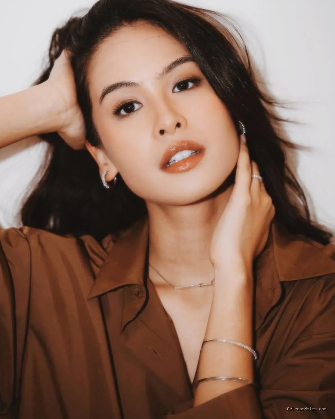 Profil Lengkap Maudy Ayunda: Pendidikan, Karier, dan Agama