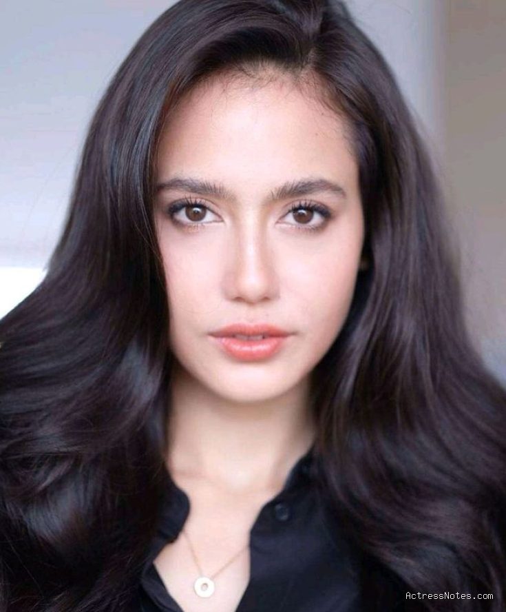Photo by id.pinterest.com - Profil Lengkap Pevita Pearce: Biodata, Agama, dan Karier