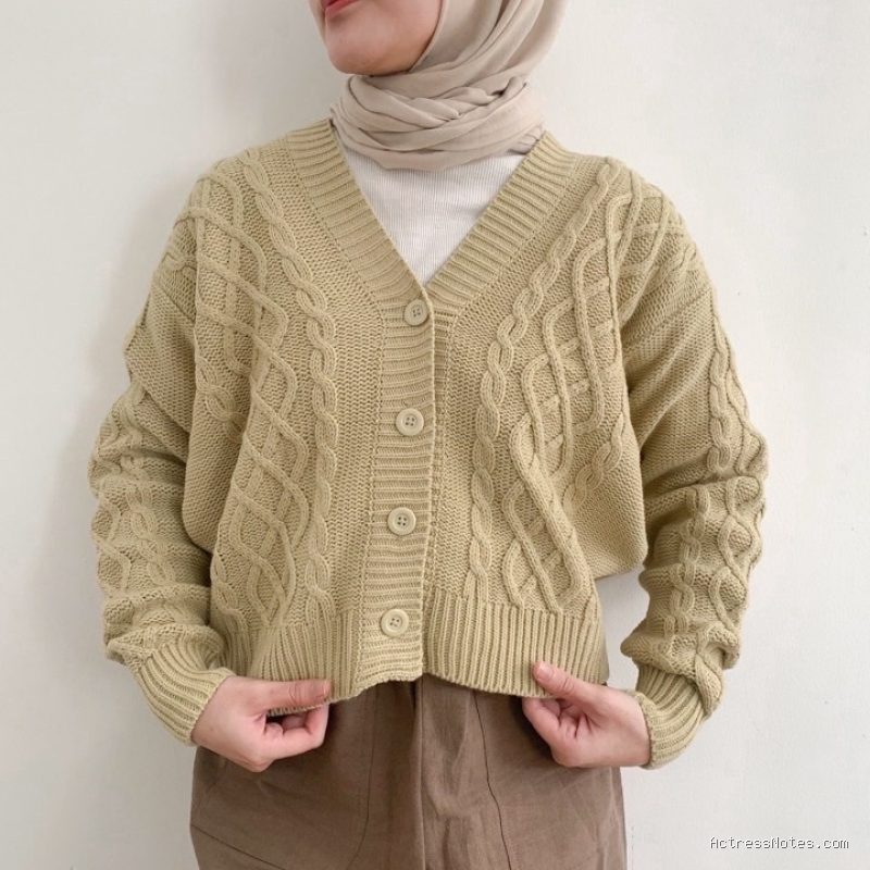 Photo by shopee.co.id - Brand Cardigan Rajut Vintage Moon Ga Young di True Beauty dan Rekomendasi Mirip