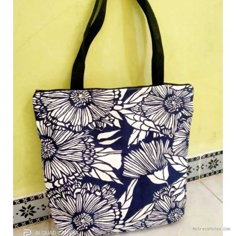 Dupe Tas Jinjing Kanvas Santai Kim Da Mi di Our Beloved Summer