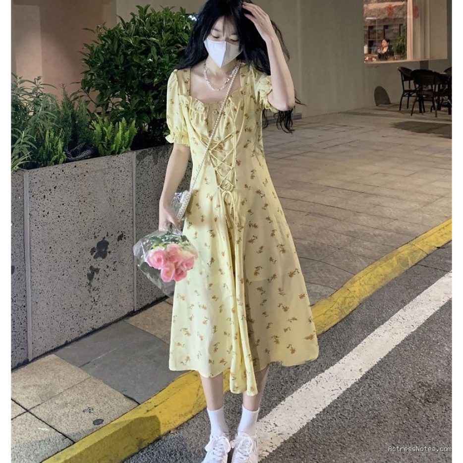 Pilihan Midi Dress Bunga Elegan Terinspirasi OOTD Kencan Aktris Drama China