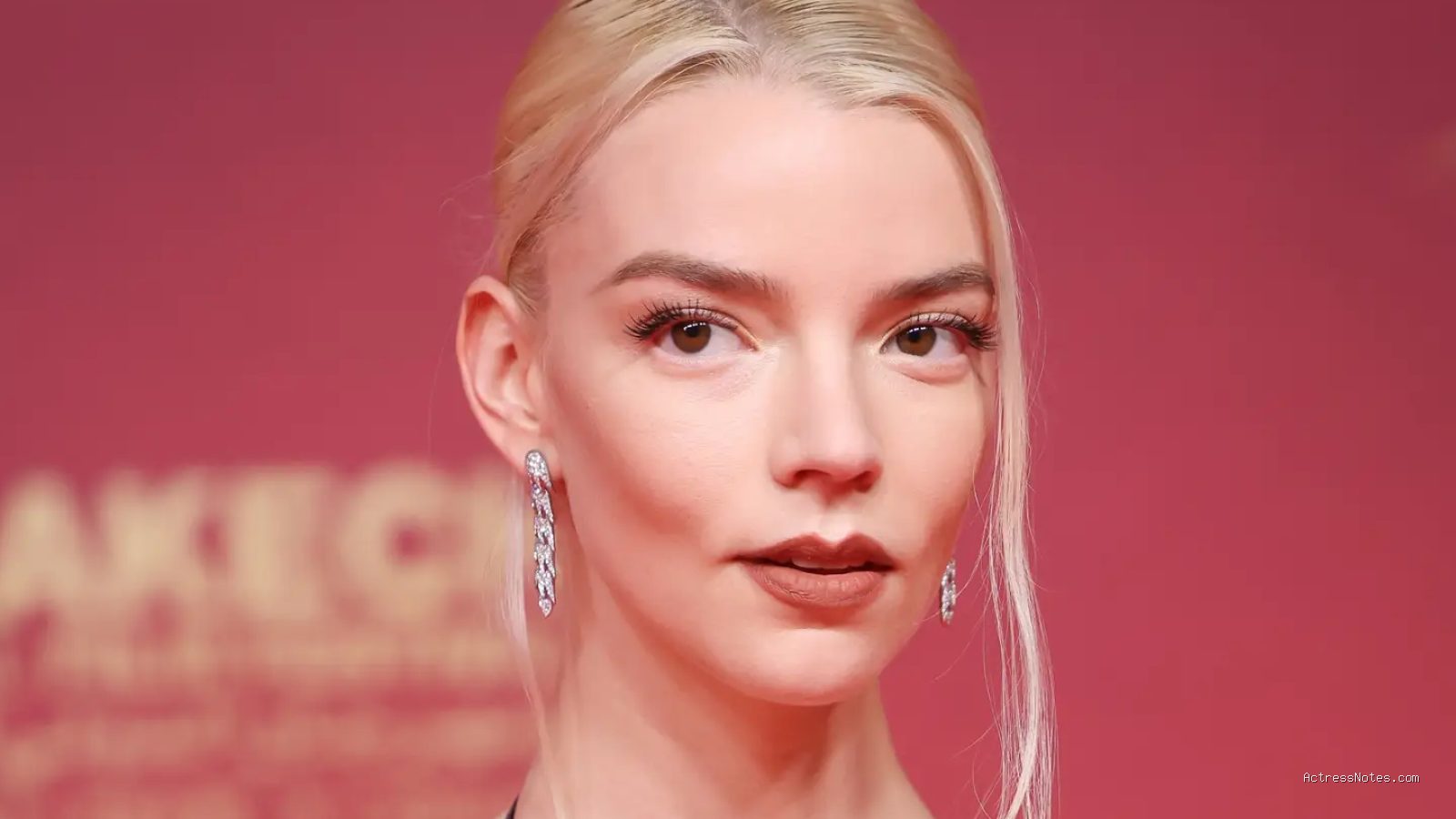 Profil Anya Taylor-Joy: Biodata, Perjalanan Karier, dan Filmografi