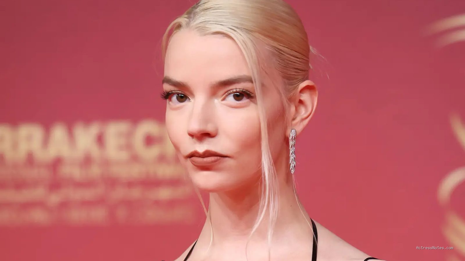 Profil Anya Taylor-Joy: Biodata, Perjalanan Karier, dan Filmografi