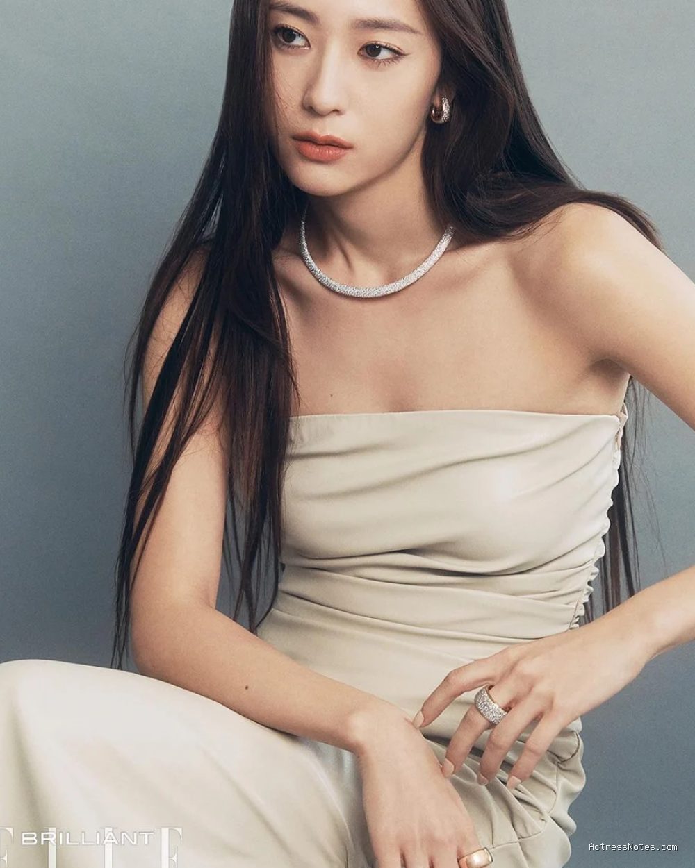 Photo by allkpop.com - Profil dan Biodata Krystal Jung: Perjalanan Karier Musik dan Film