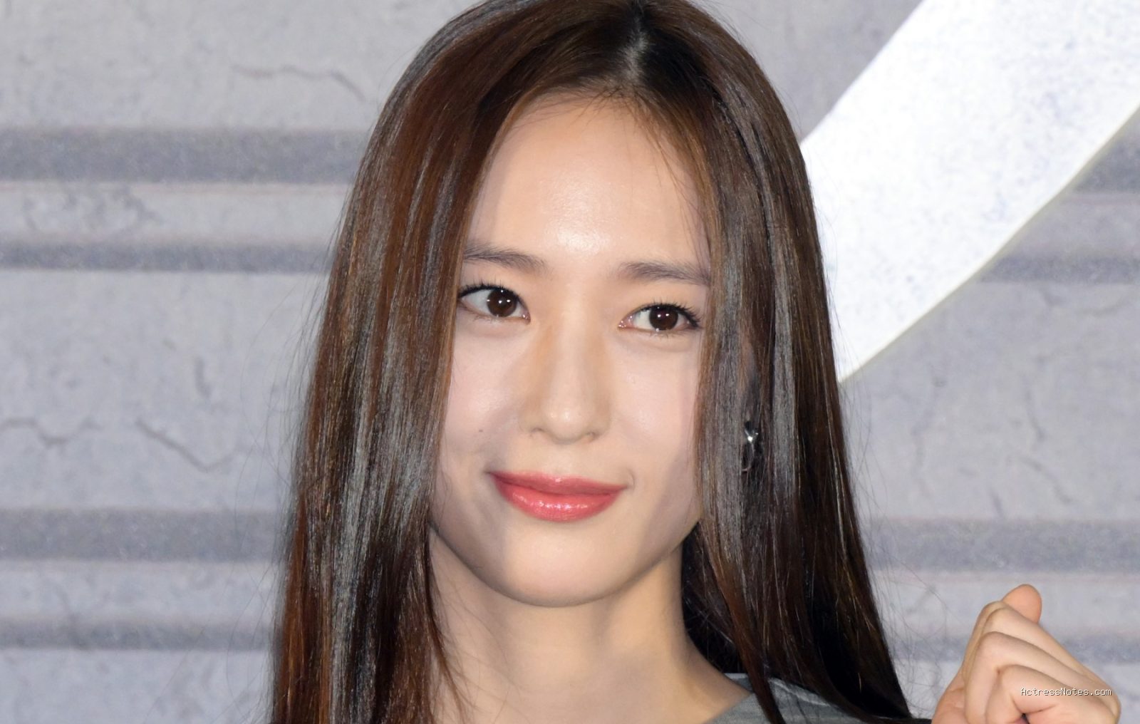 Profil dan Biodata Krystal Jung: Perjalanan Karier Musik dan Film